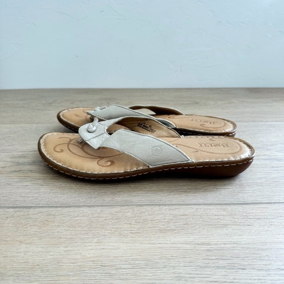 BORN White Leather Thong Sandals Size 10 - Picture 5 of 7